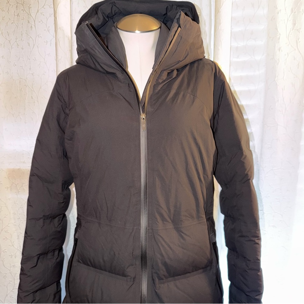 Lululemon down coat - Picture 2 of 15